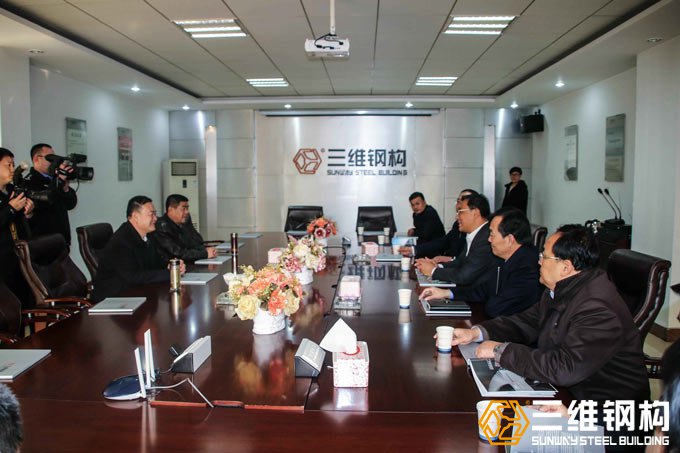 棗莊市局領(lǐng)導蒞臨三維鋼構(gòu)檢查指導工作3